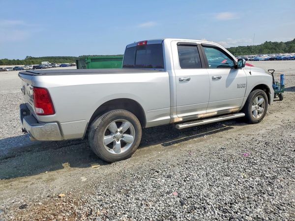 2015 RAM 1500 SLT QUAD CAB 4X4