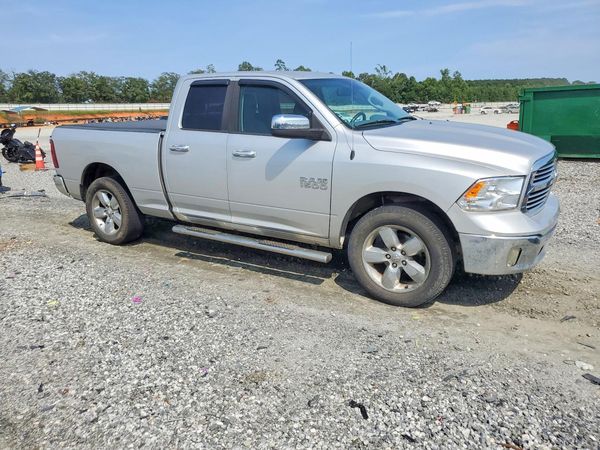 2015 RAM 1500 SLT QUAD CAB 4X4