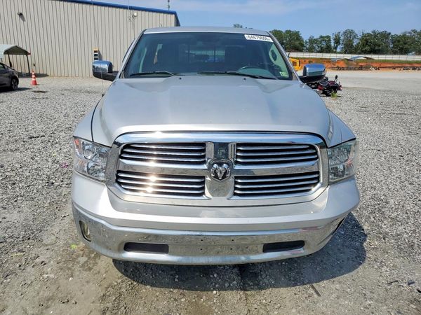 2015 RAM 1500 SLT QUAD CAB 4X4