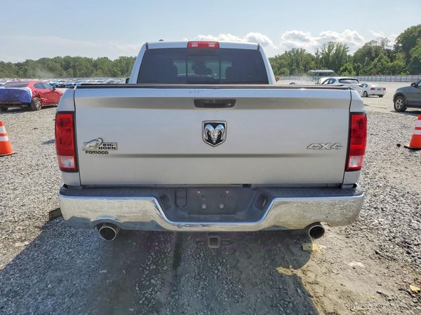 2015 RAM 1500 SLT QUAD CAB 4X4