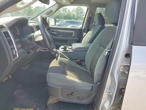 2015 RAM 1500 SLT QUAD CAB 4X4