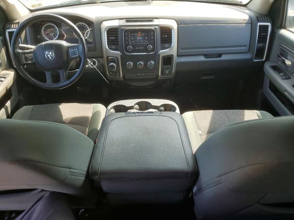 2015 RAM 1500 SLT QUAD CAB 4X4