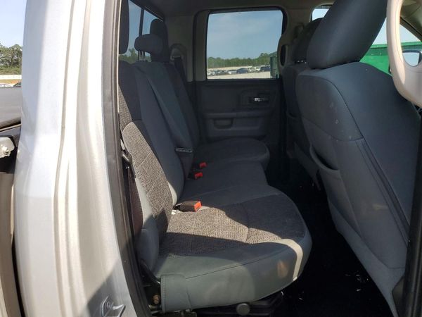 2015 RAM 1500 SLT QUAD CAB 4X4
