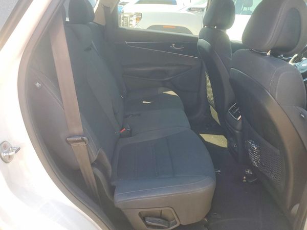 2016 KIA SORENTO L / LX