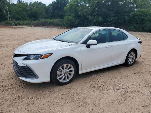 2024 TOYOTA CAMRY LE — Front 3/4