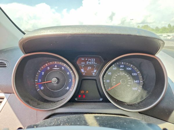 2013 HYUNDAI ELANTRA