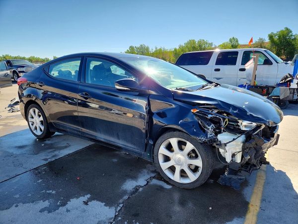 2013 HYUNDAI ELANTRA