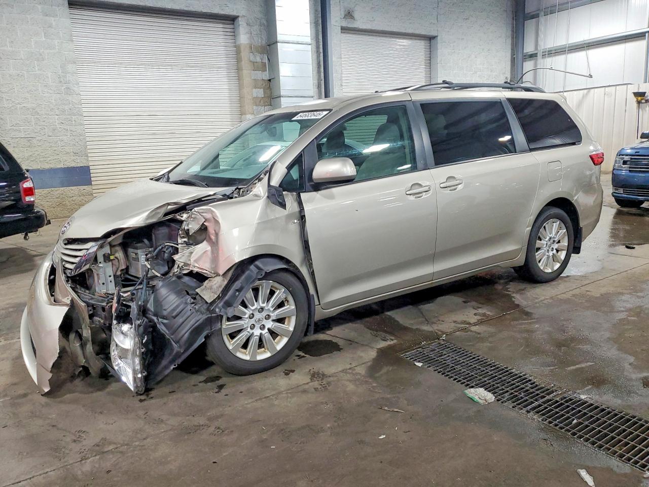 2016 TOYOTA SIENNA