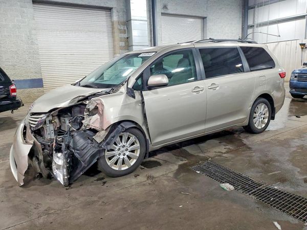 2016 TOYOTA SIENNA