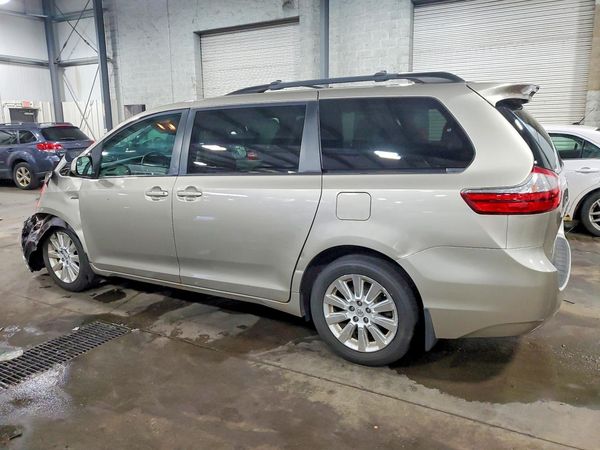 2016 TOYOTA SIENNA