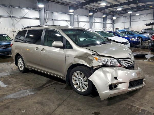 2016 TOYOTA SIENNA