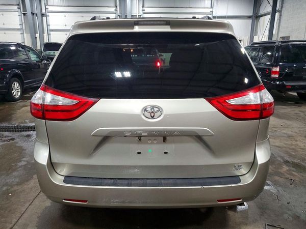 2016 TOYOTA SIENNA
