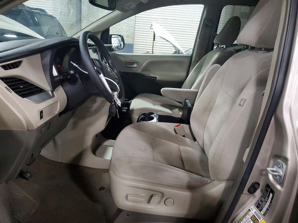 2016 TOYOTA SIENNA