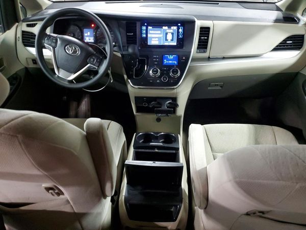 2016 TOYOTA SIENNA