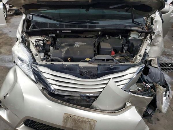 2016 TOYOTA SIENNA