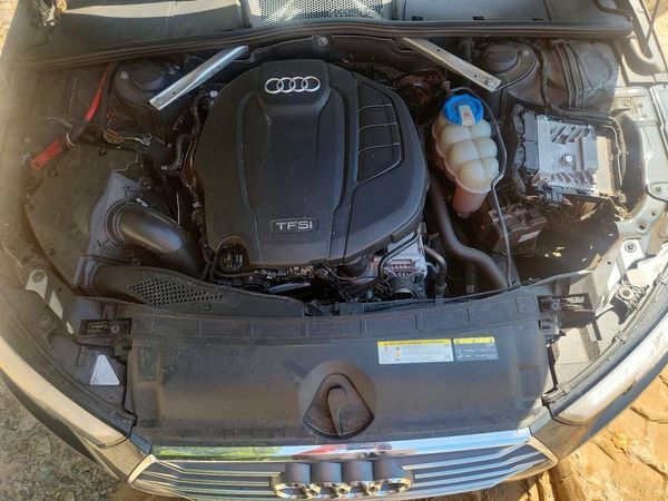 2018 AUDI A4 — Engine bay