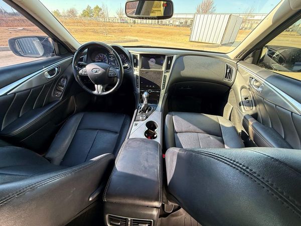 2015 INFINITI Q50
