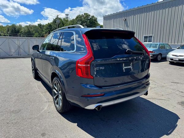 2019 VOLVO XC90 Momentum