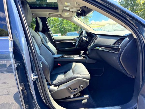 2019 VOLVO XC90 Momentum