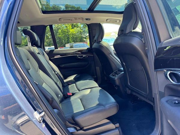 2019 VOLVO XC90 Momentum