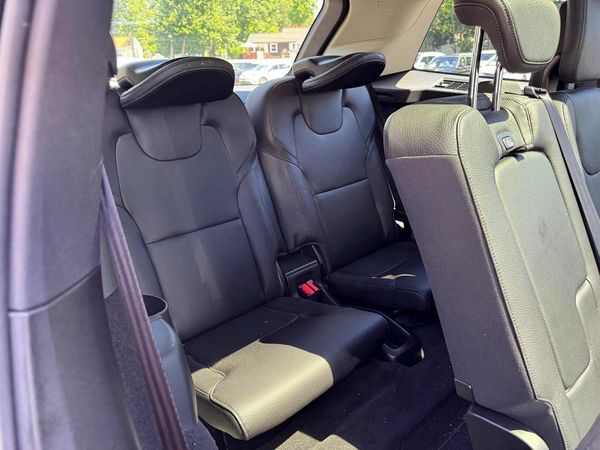 2019 VOLVO XC90 Momentum
