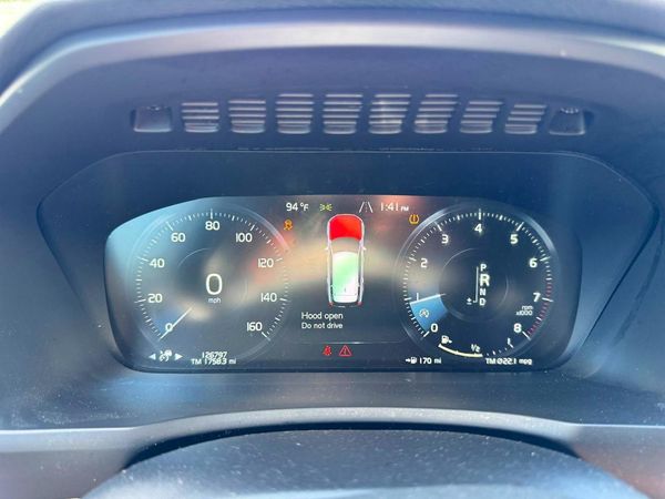 2019 VOLVO XC90 Momentum