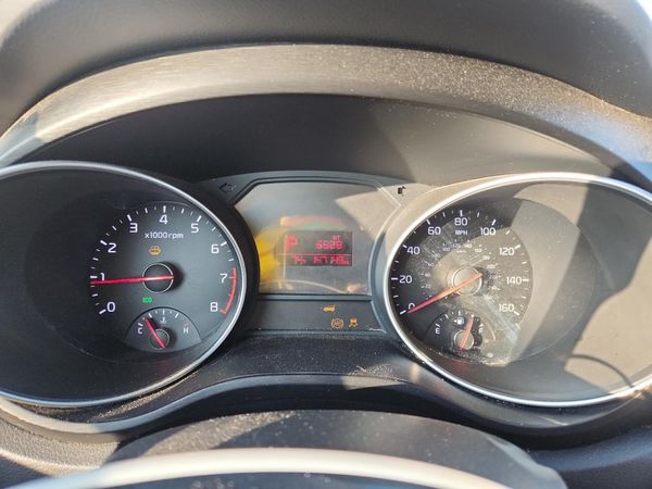 2015 KIA SEDONA GL - Middle-low