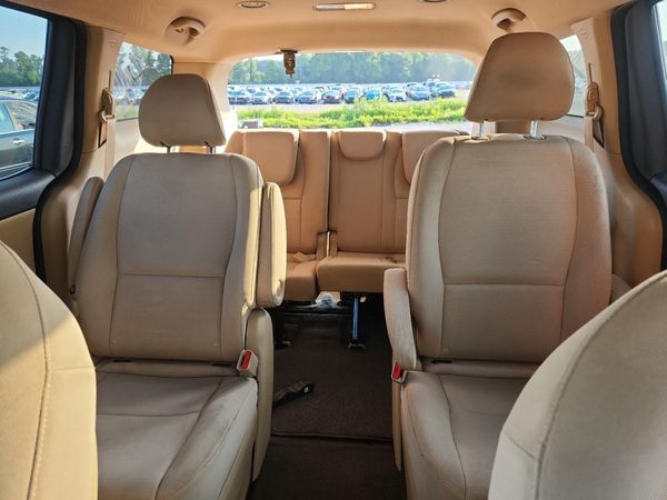 2015 KIA SEDONA GL - Middle-low