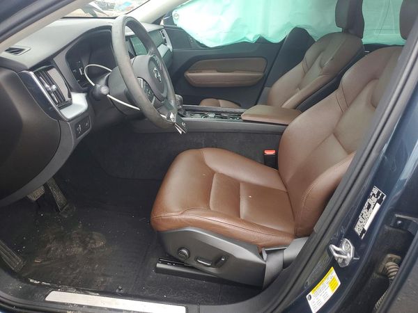 2019 VOLVO XC60 Momentum
