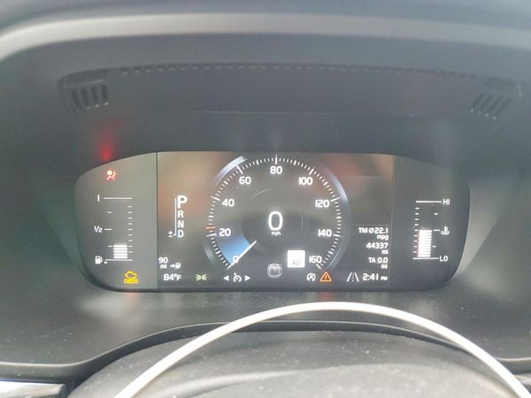 2019 VOLVO XC60 Momentum