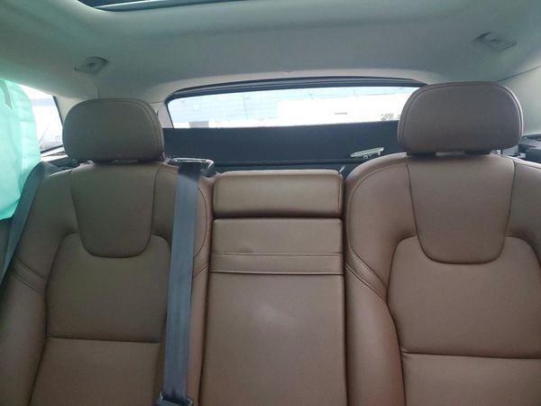 2019 VOLVO XC60 Momentum