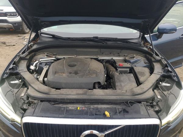 2019 VOLVO XC60 Momentum