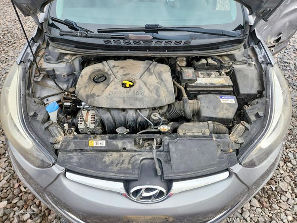 2014 HYUNDAI ELANTRA GLS (Middle)