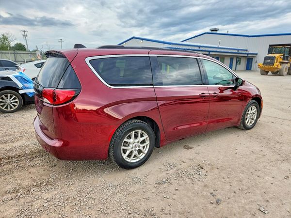2021 CHRYSLER VOYAGER