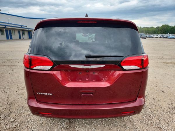 2021 CHRYSLER VOYAGER