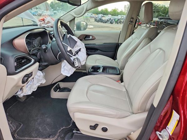 2021 CHRYSLER VOYAGER