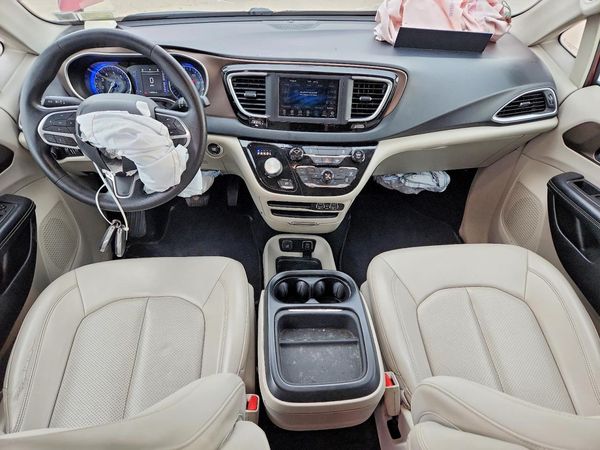 2021 CHRYSLER VOYAGER