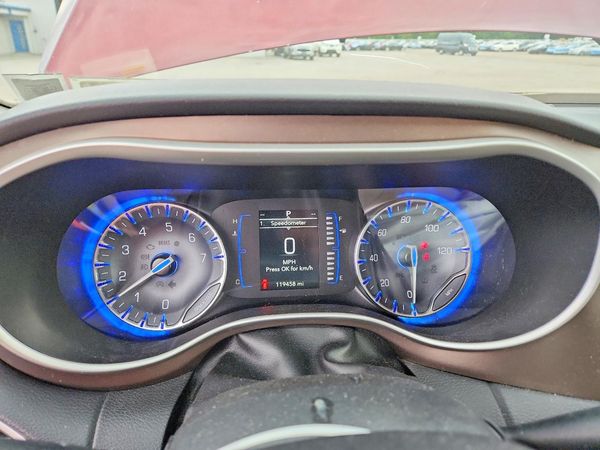 2021 CHRYSLER VOYAGER