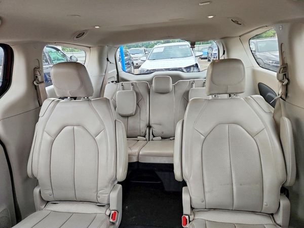2021 CHRYSLER VOYAGER