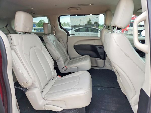 2021 CHRYSLER VOYAGER