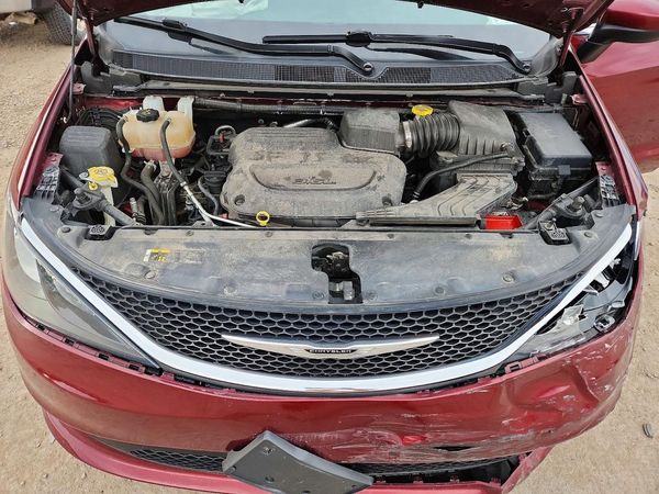 2021 CHRYSLER VOYAGER