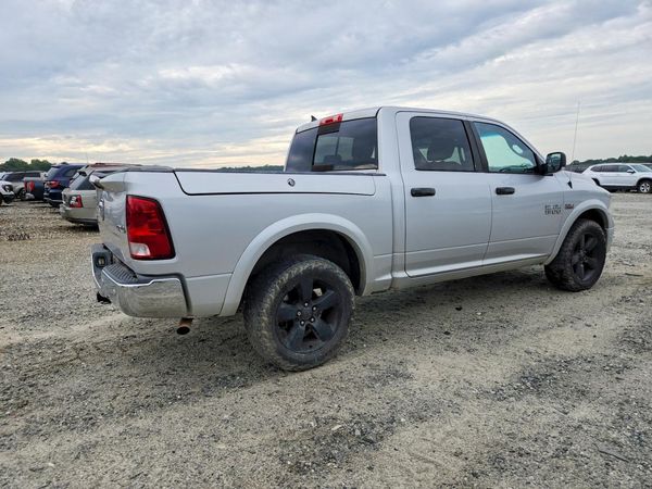 2015 RAM 1500 SLT