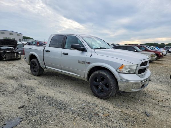 2015 RAM 1500 SLT