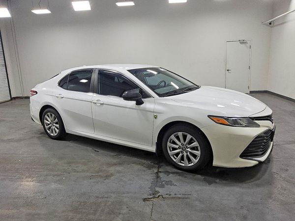 2019 TOYOTA CAMRY L/LE/SE/XLE — Passenger 3/4
