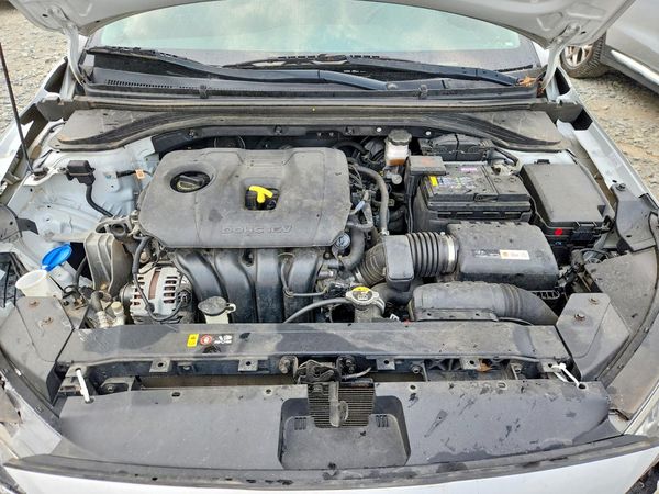 2019 HYUNDAI ELANTRA SE
