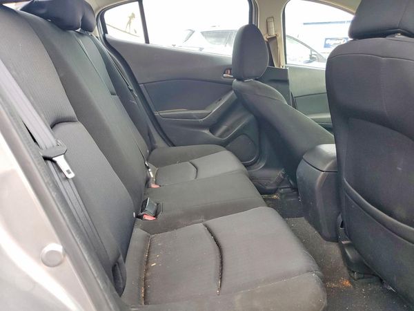 2015 MAZDA 3 SV/Base