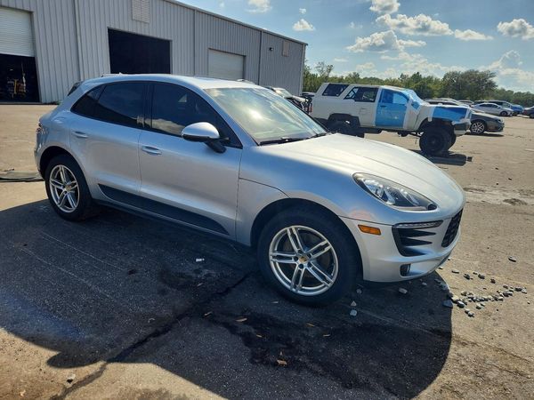 2017 PORSCHE MACAN