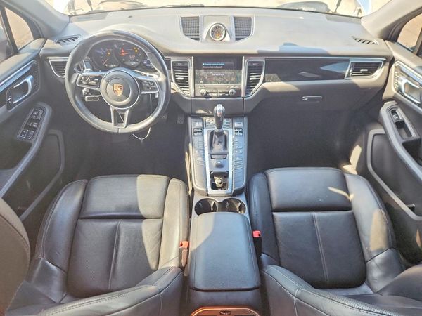 2017 PORSCHE MACAN