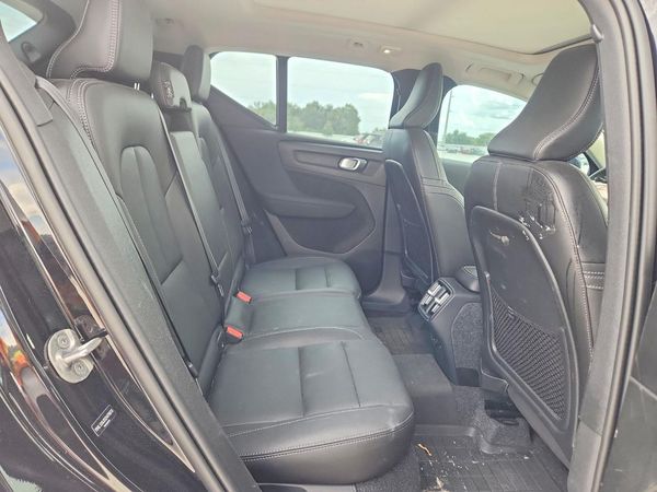 2025 VOLVO XC40 Core
