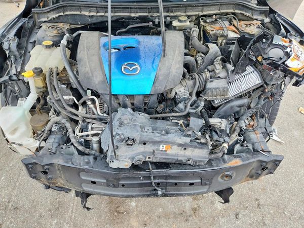 2013 MAZDA 3 Touring/GS — Engine bay